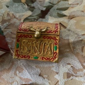 ‘01Santa’s Toy Box